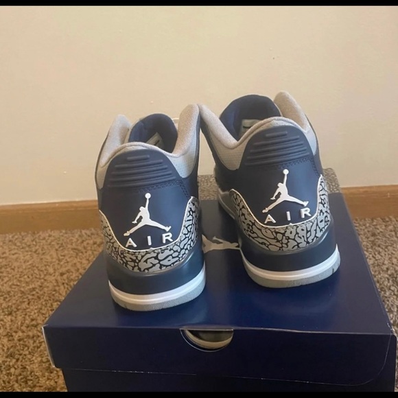 Jordan’s - Picture 3 of 4